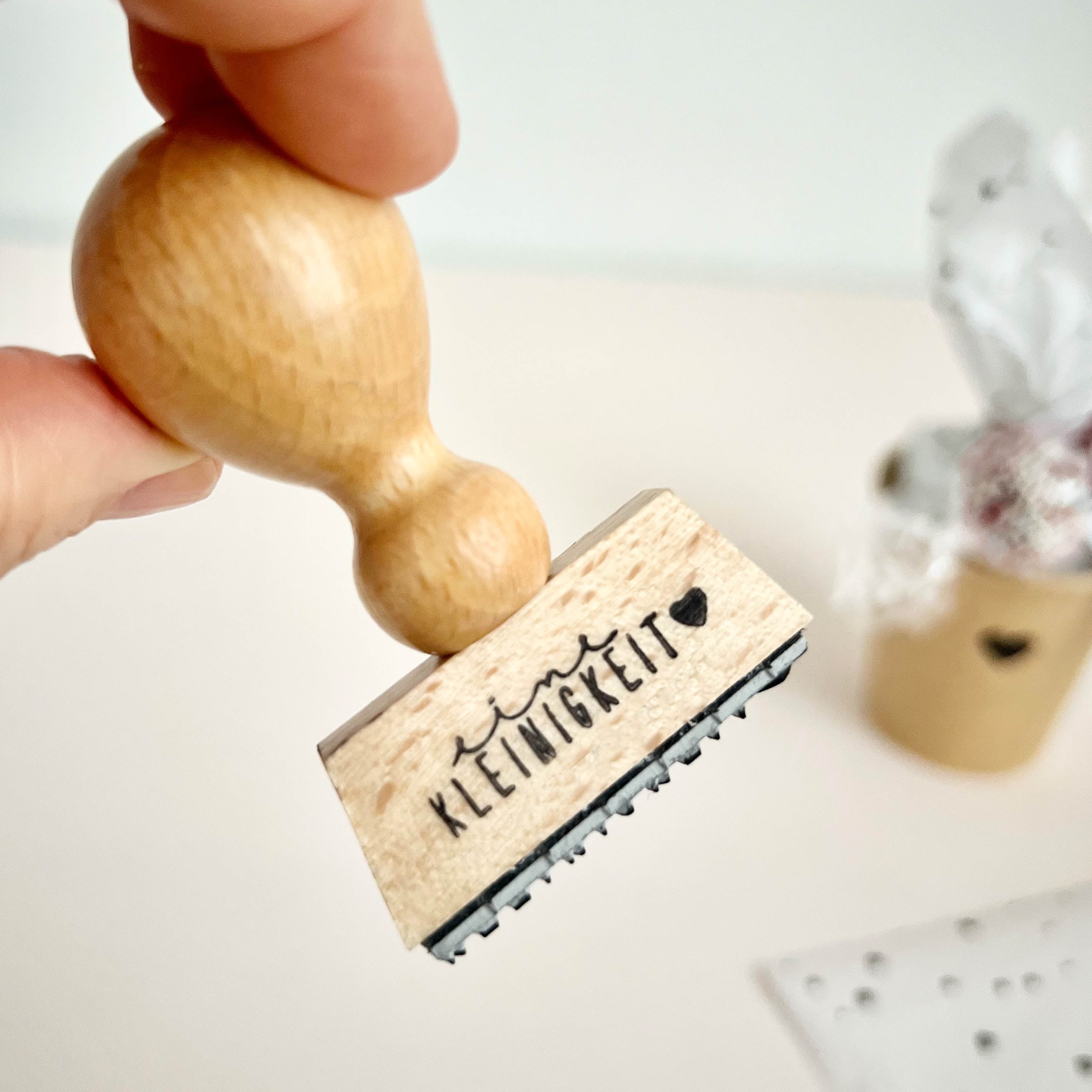 Stempel "eine Kleinigkeit" mit Herz, Stempel Geschenk, Stempel Hochzeit