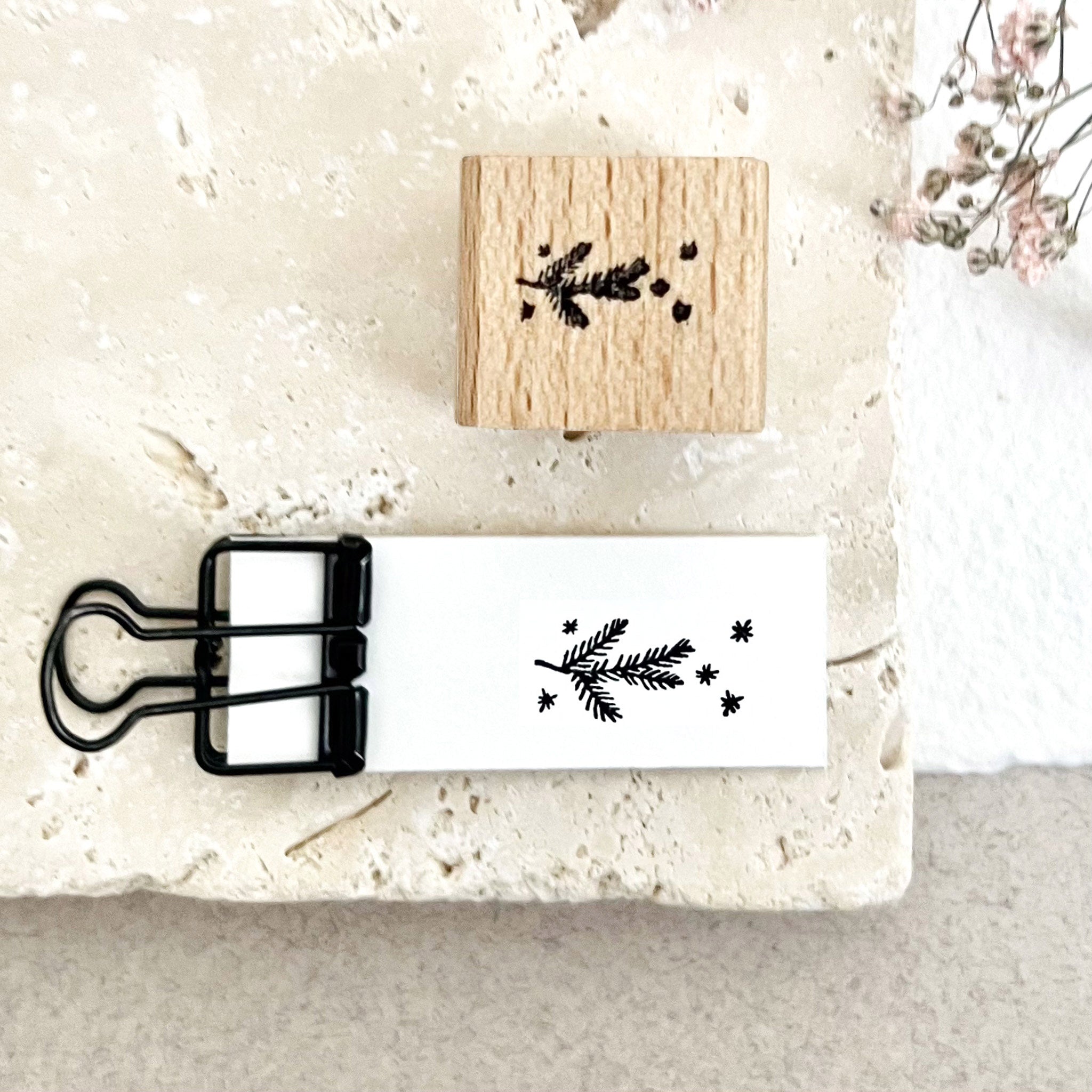 Stempel Weihnachten, Tannenzweig + Schneeflocken, Weihnachtsstempel