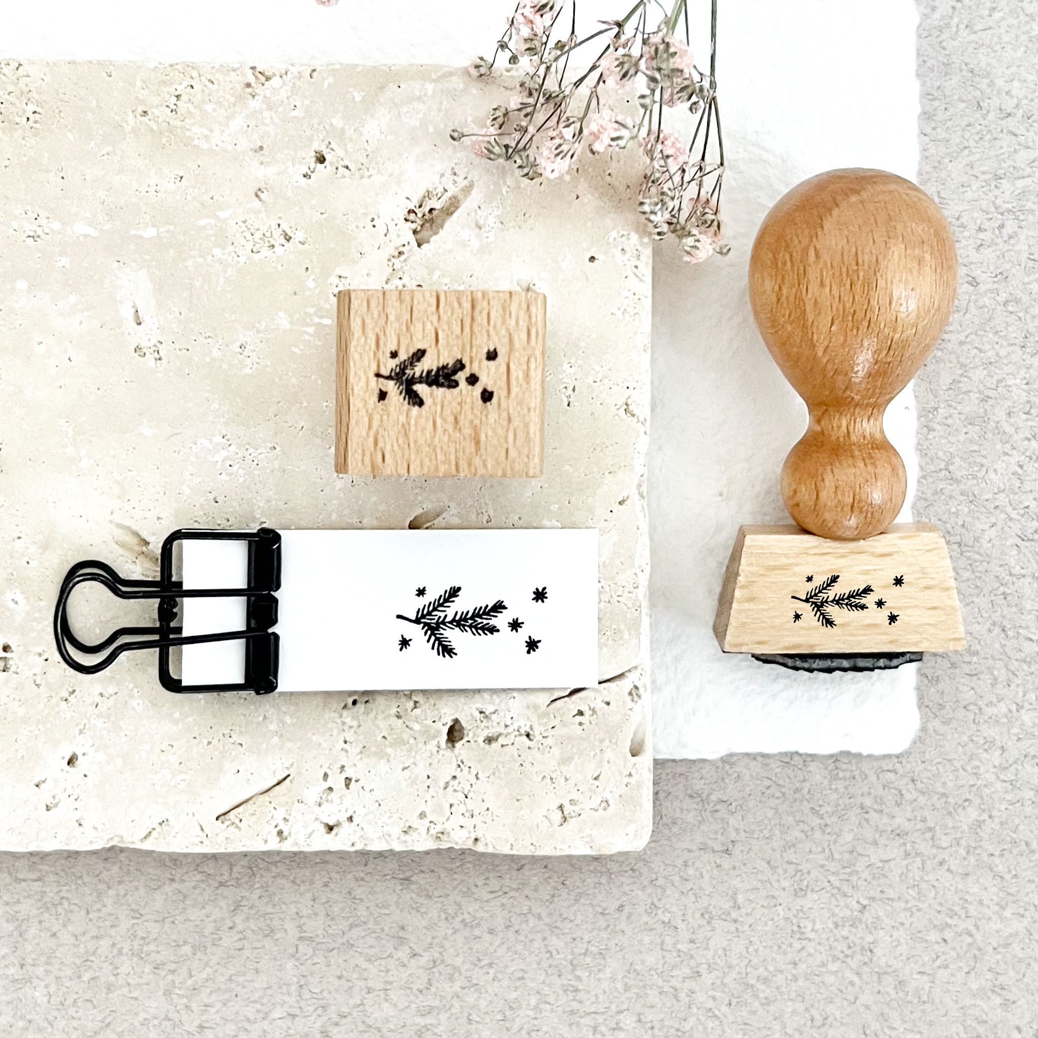 Stempel Weihnachten, Tannenzweig + Schneeflocken, Weihnachtsstempel