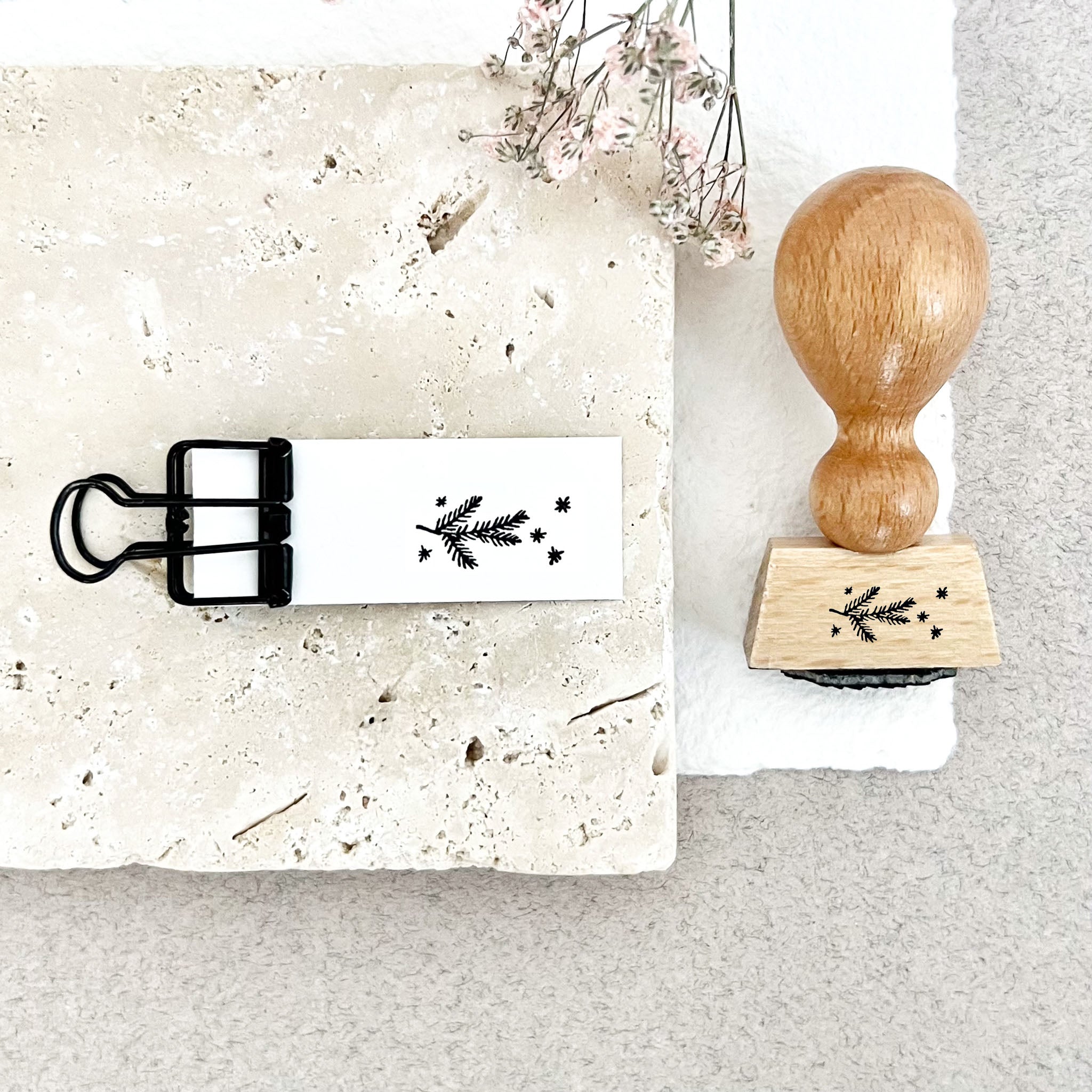 Stempel Weihnachten, Tannenzweig + Schneeflocken, Weihnachtsstempel