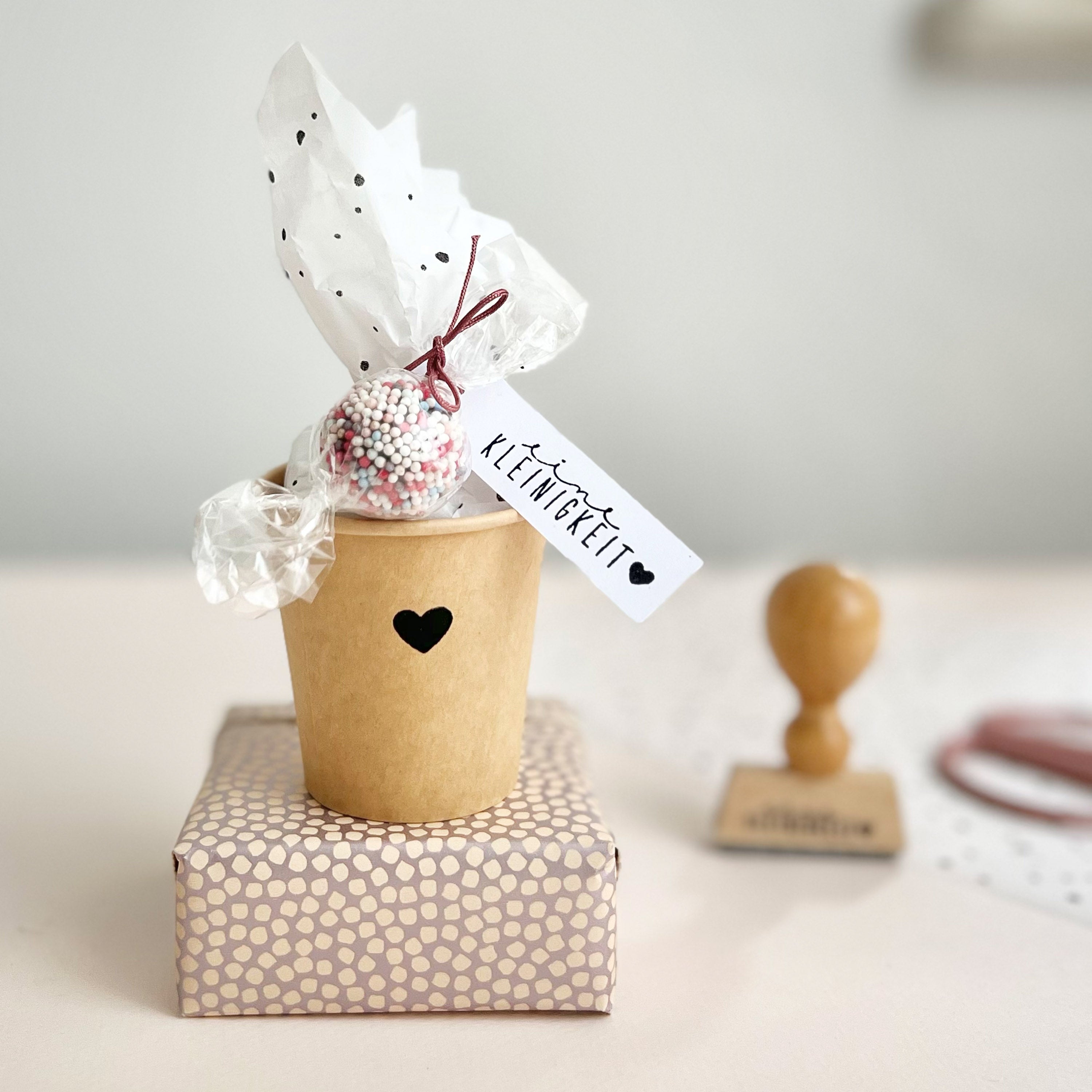 Stempel "eine Kleinigkeit" mit Herz, Stempel Geschenk, Stempel Hochzeit